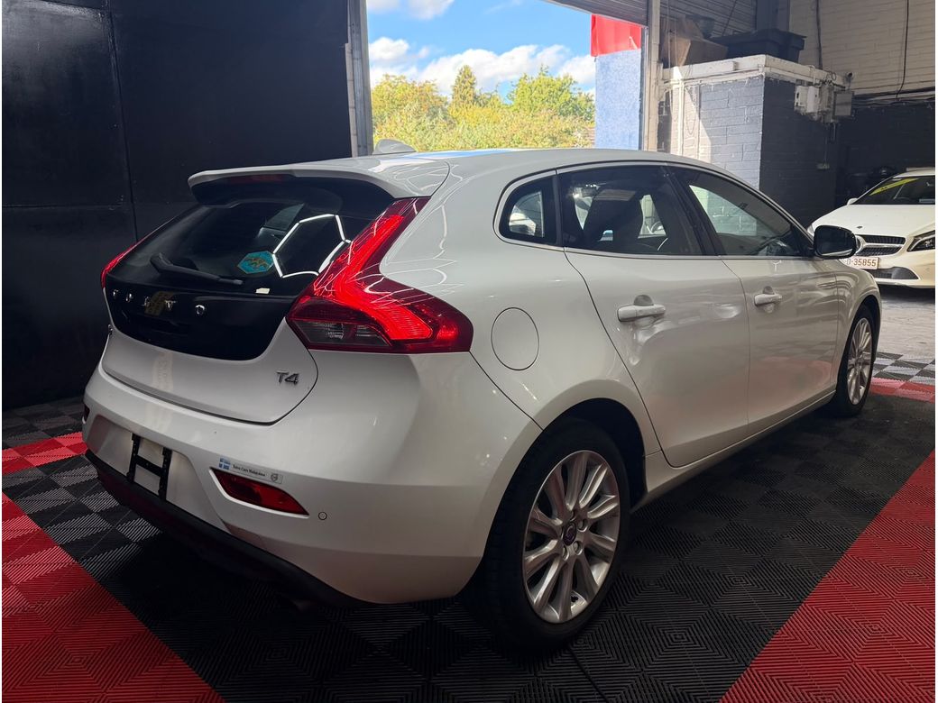 2015 Volvo V40