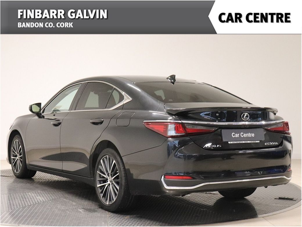 2023 Lexus ES 300h