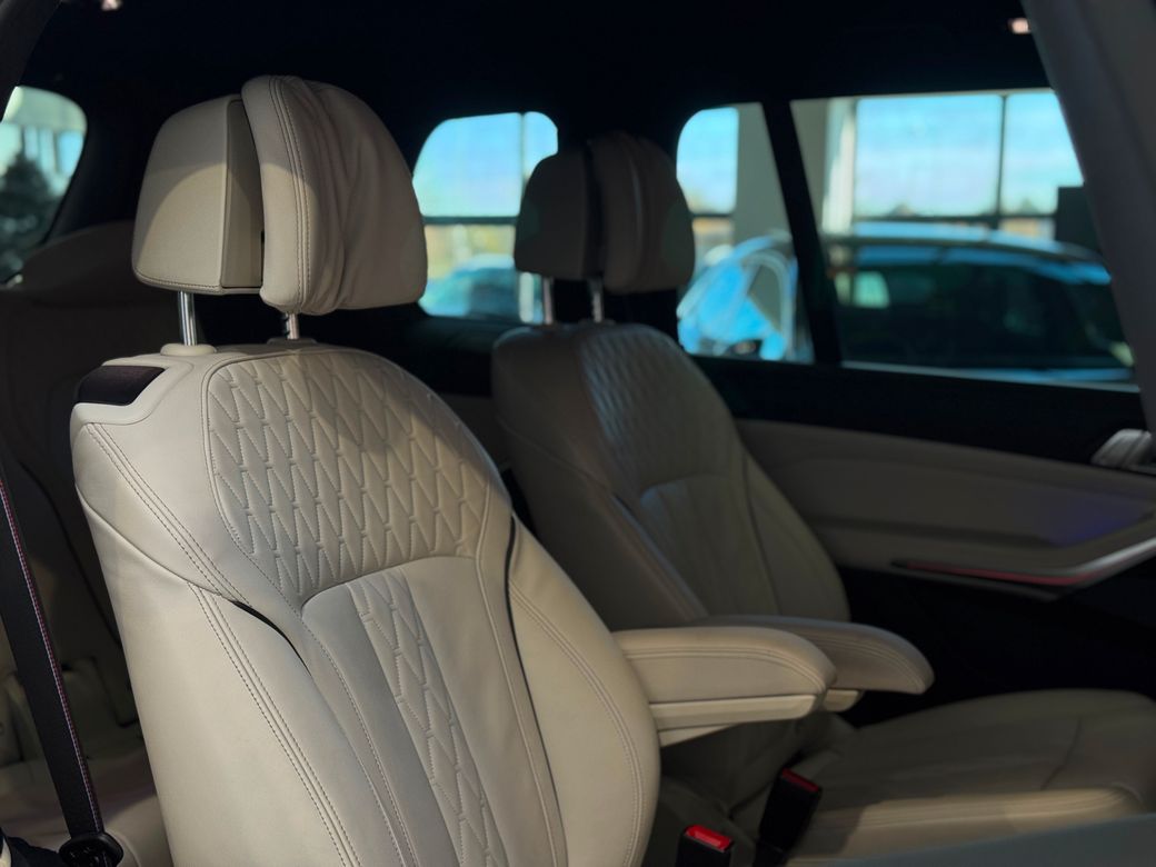 2022 BMW X7