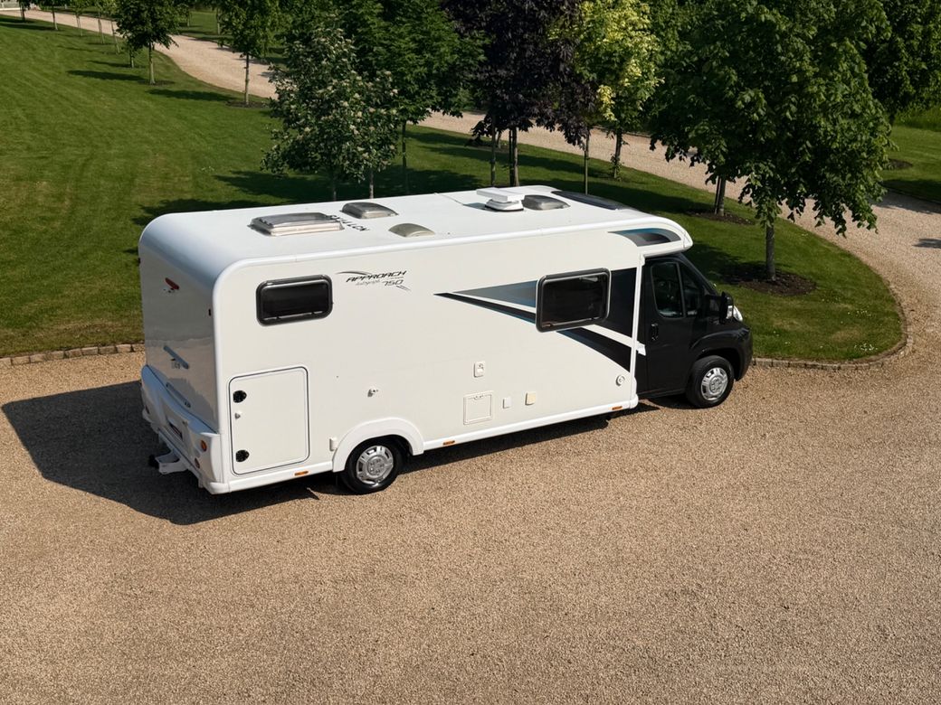 2014 BAILEY APPROACH  AUTOGRAPH 750 LOW PROFILE R.H.D 