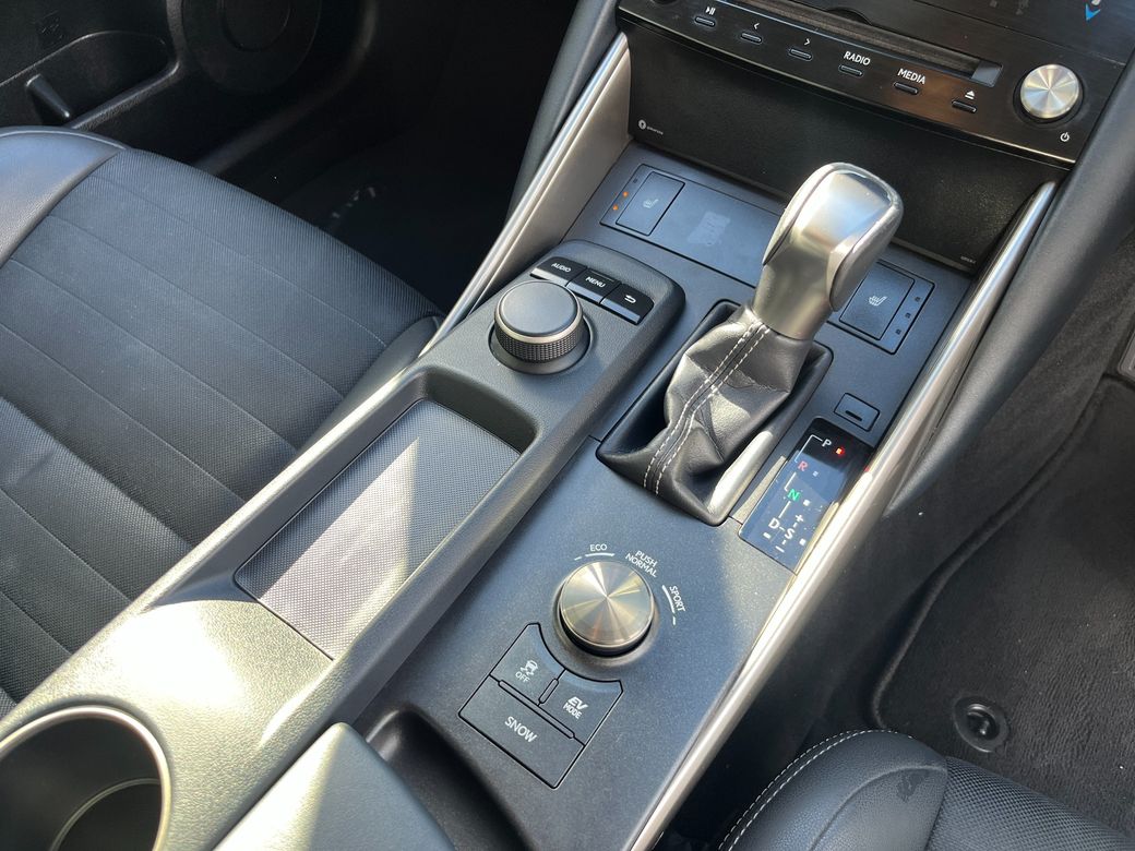 2017 Lexus IS 300h