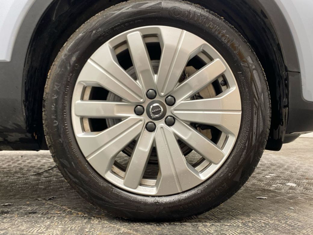 2026 Volvo EX40
