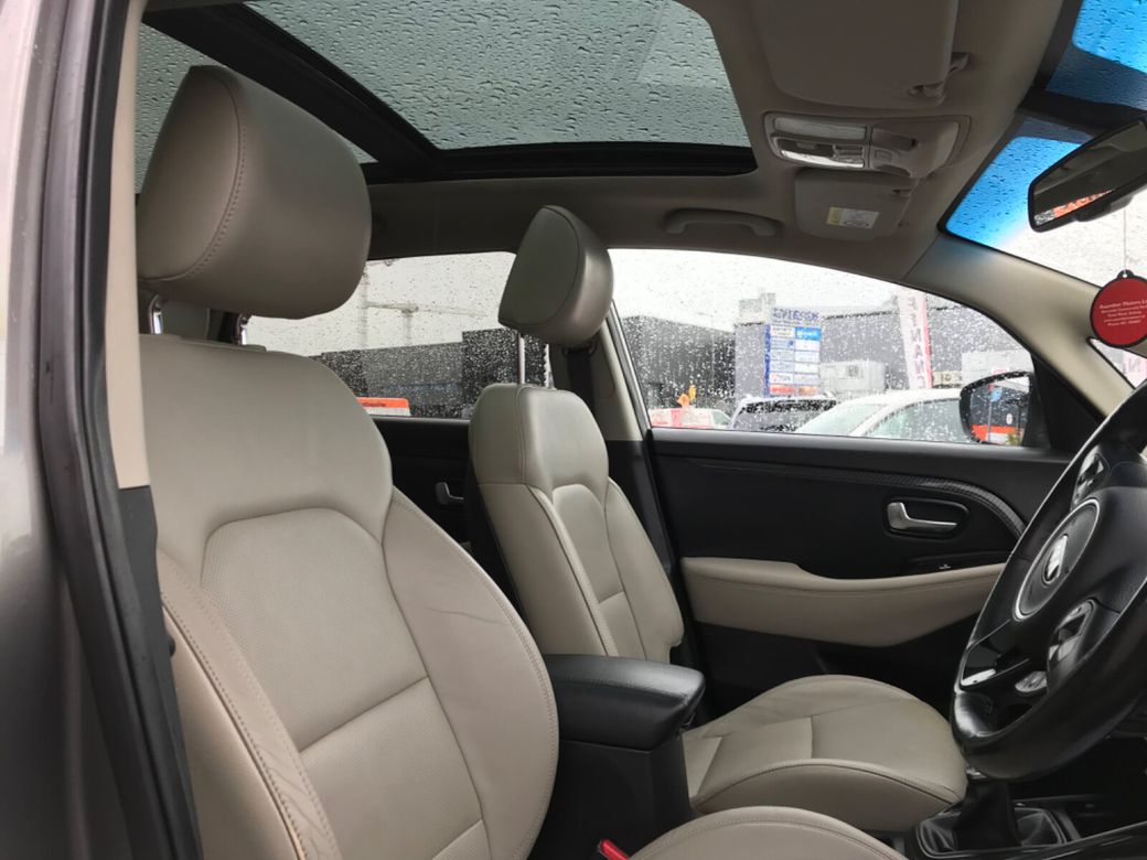 2017 Kia Carens