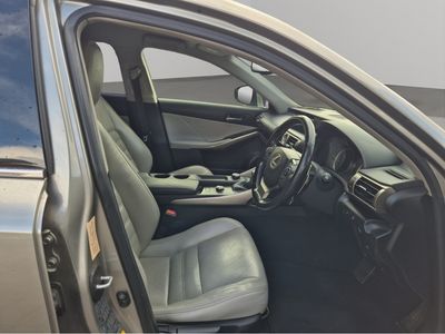2015 Lexus IS 300h