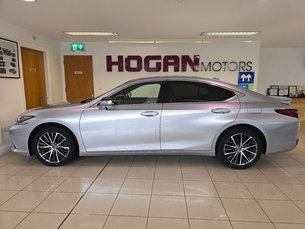 2025 Lexus ES 300h