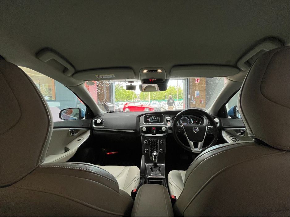 2015 Volvo V40