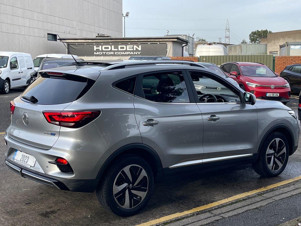 2023 MG ZS
