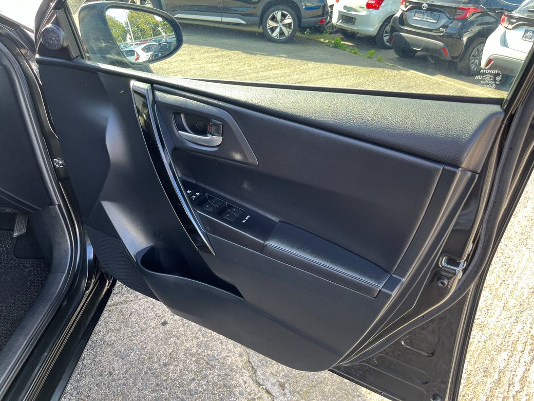 2016 Toyota Auris