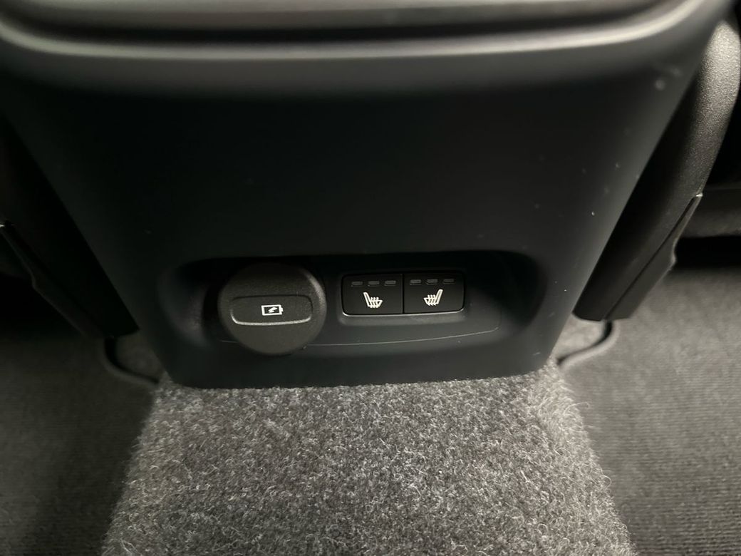 2023 Volvo C40