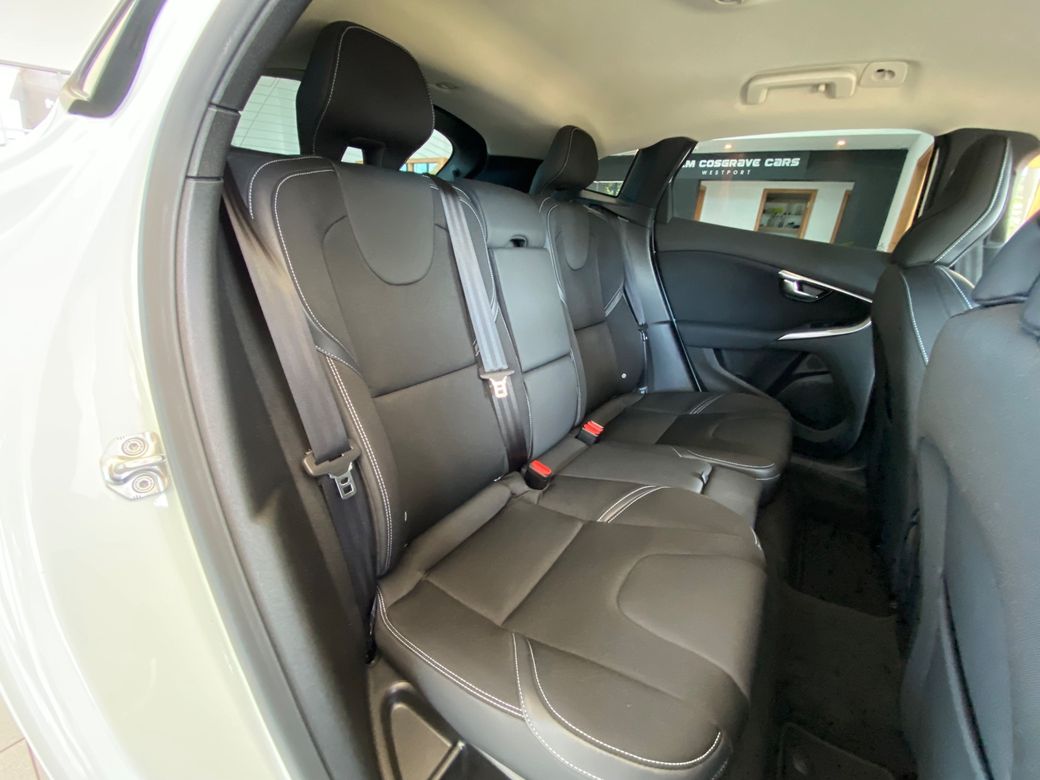2017 Volvo V40