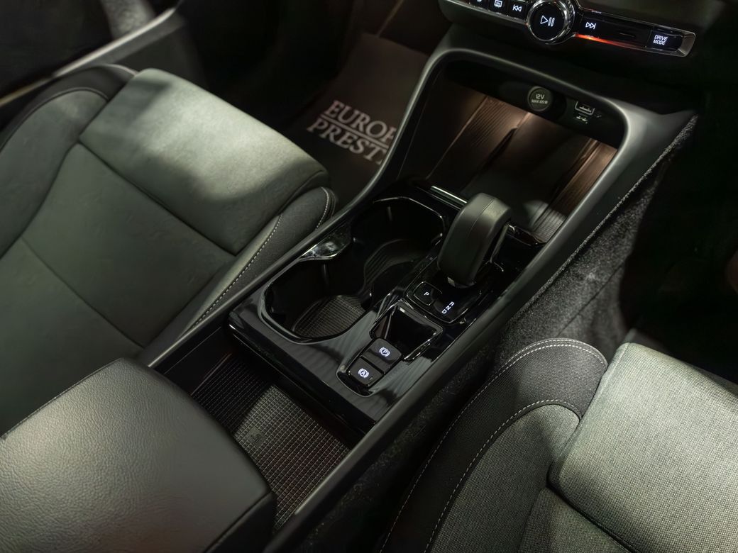 2022 Volvo XC40
