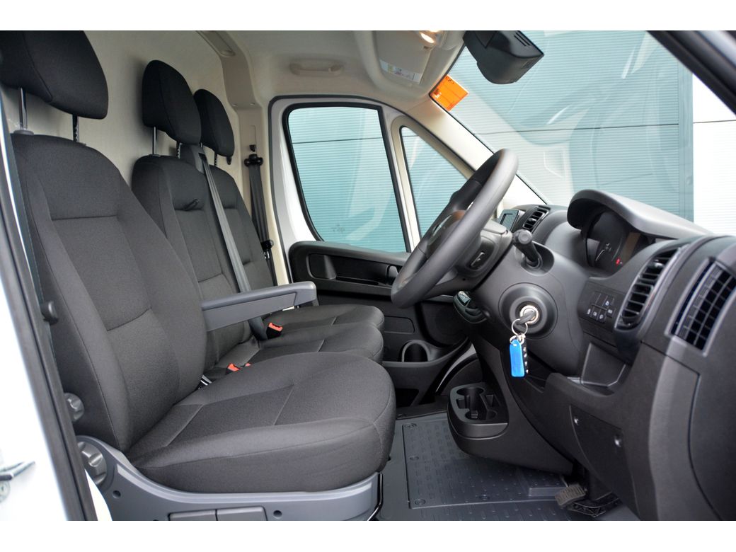 2025 Opel Movano