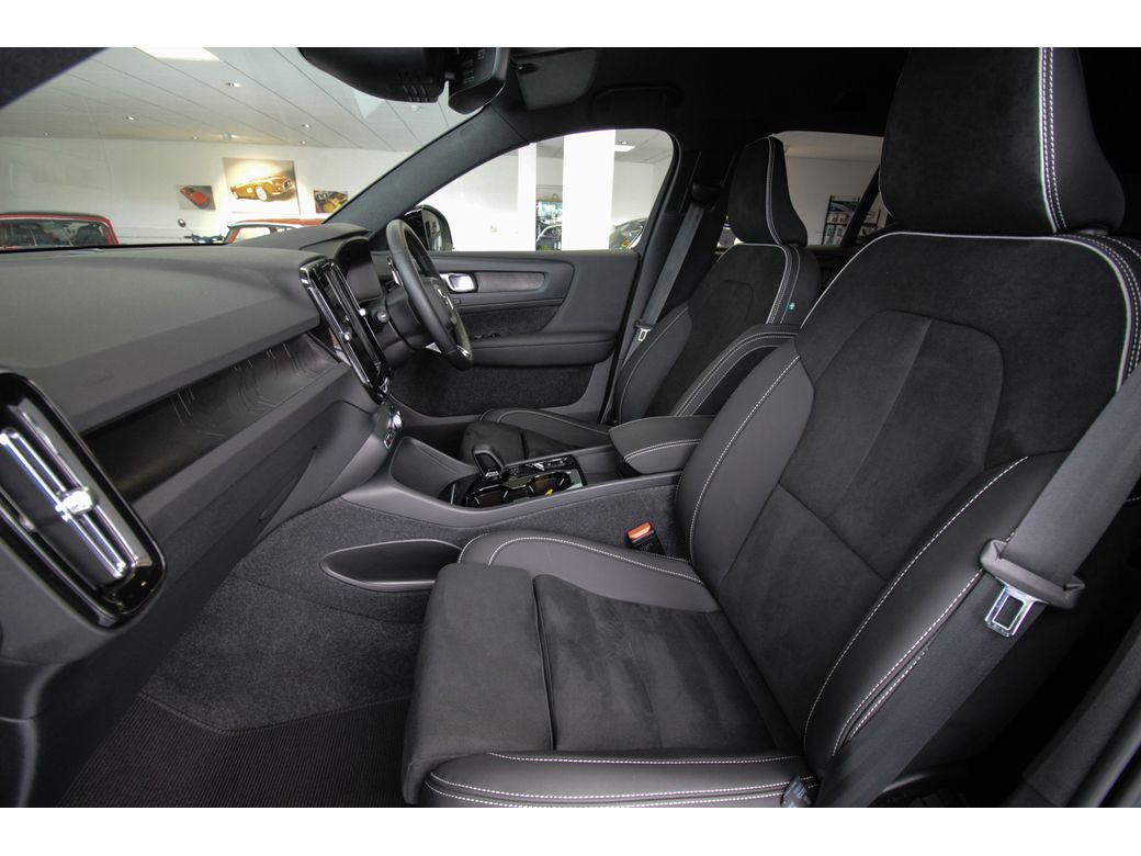 2023 Volvo XC40