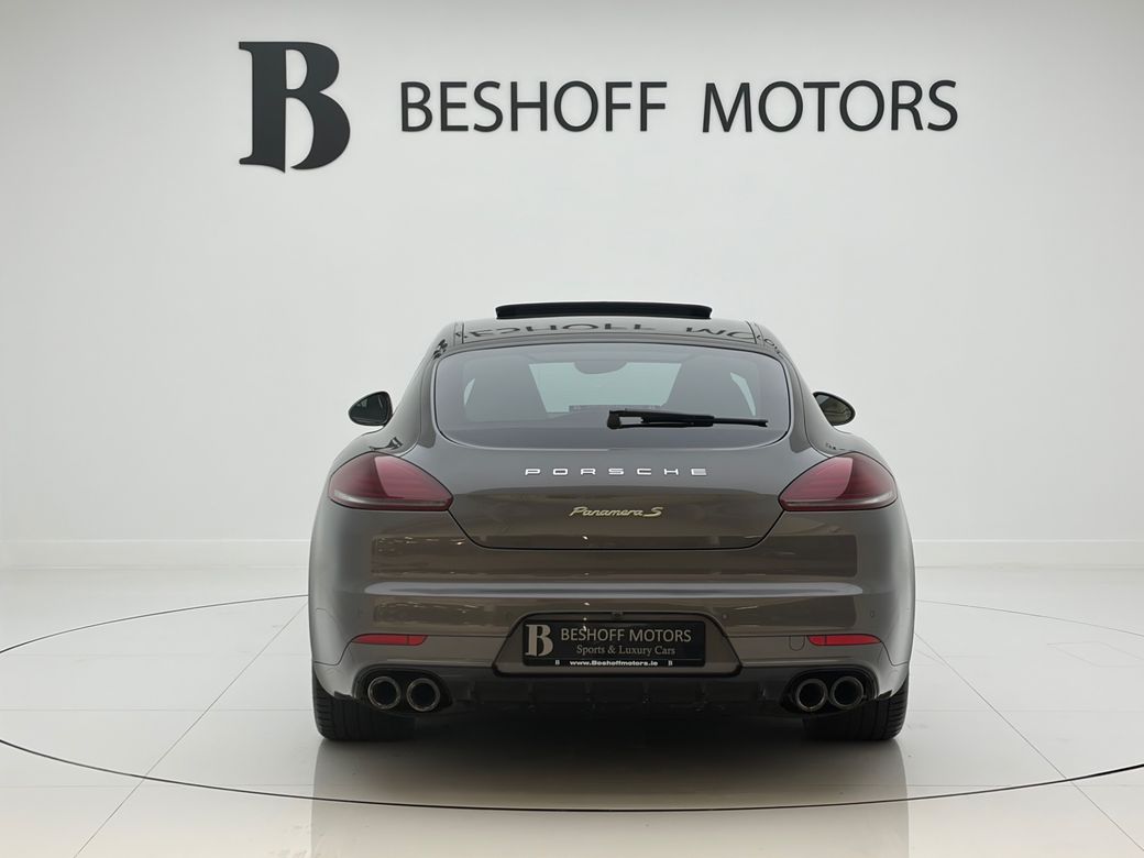 2016 Porsche Panamera