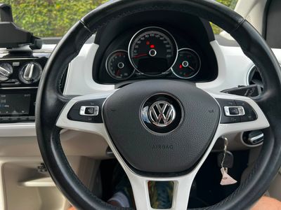 2017 Volkswagen up!