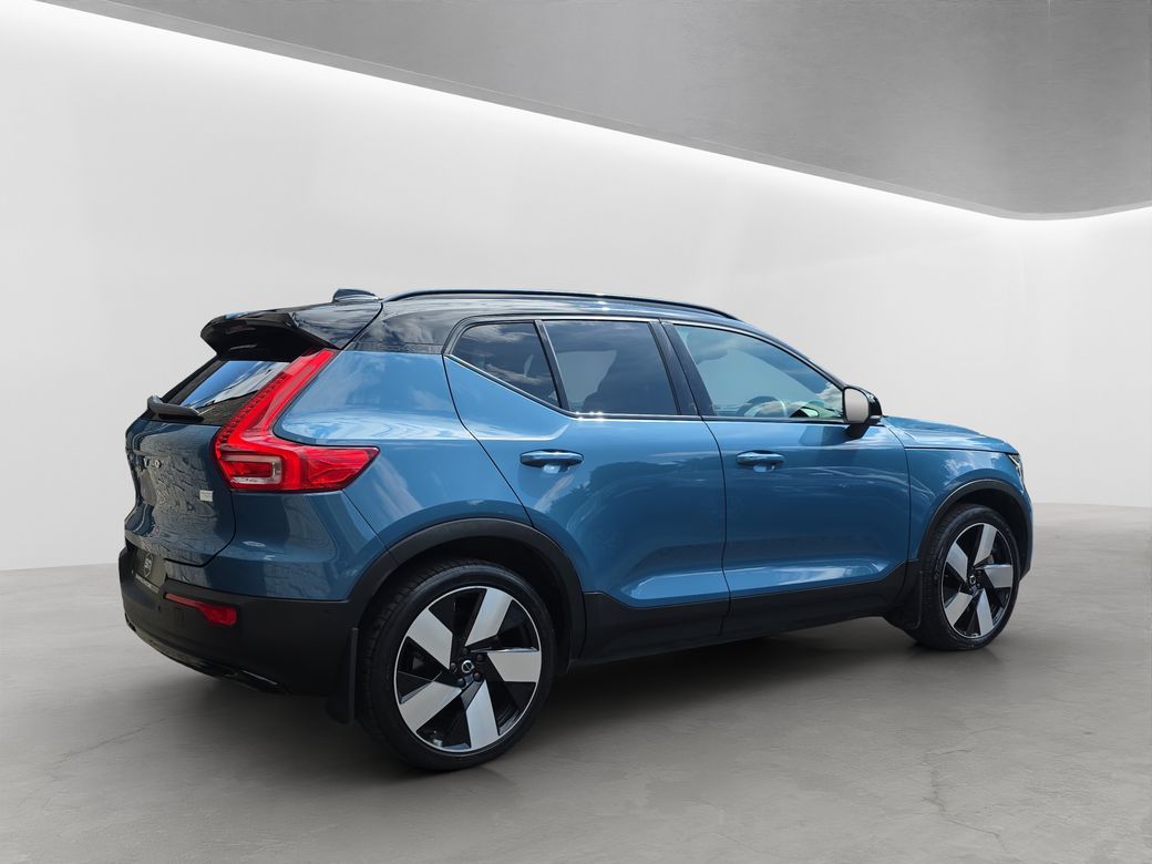 2023 Volvo XC40