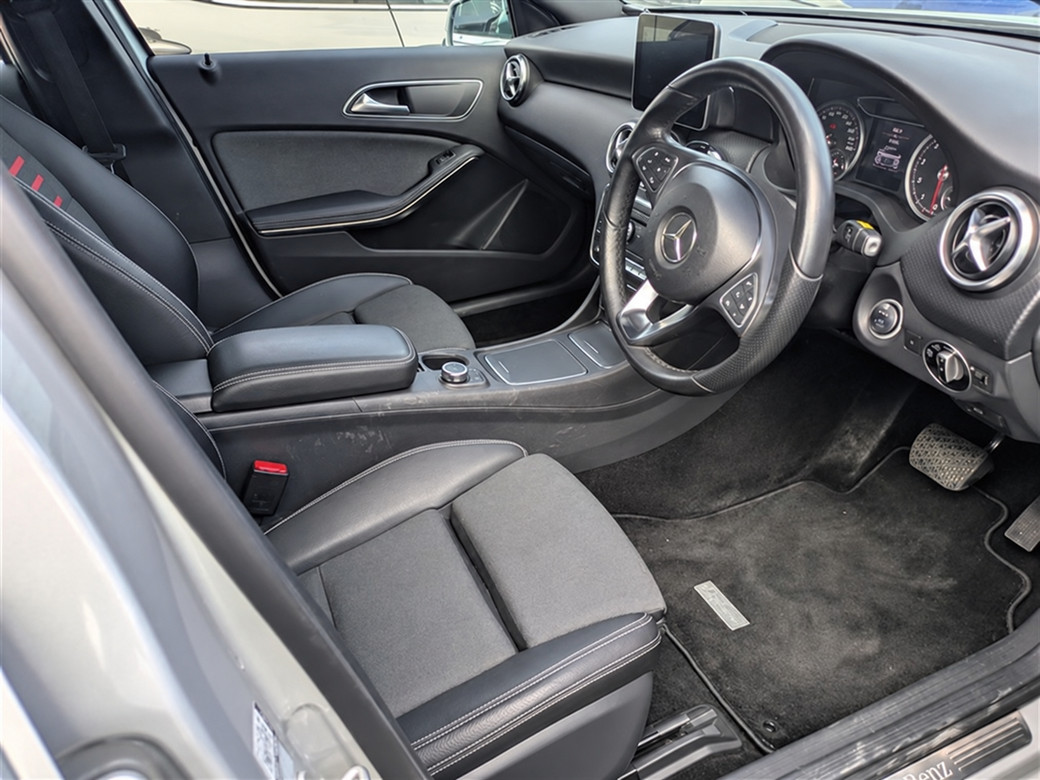 2017 Mercedes-Benz A 180