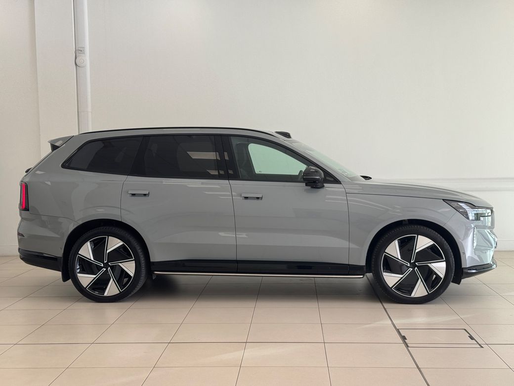2025 Volvo EX90