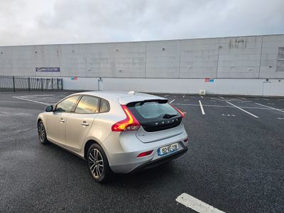 2019 Volvo V40