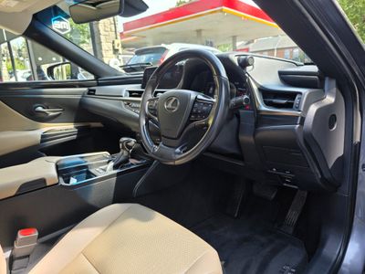 2021 Lexus ES 300h