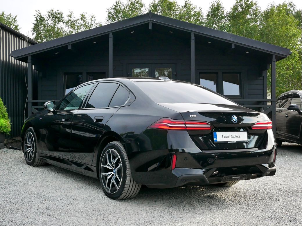 2024 BMW i5