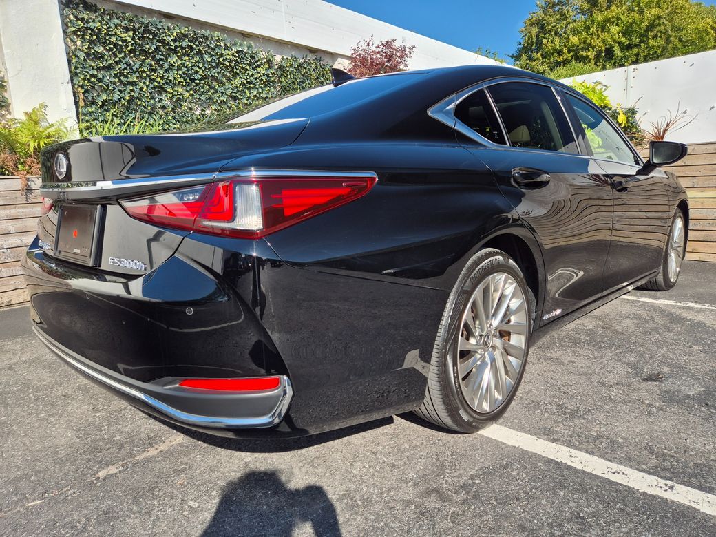 2021 Lexus ES 300h