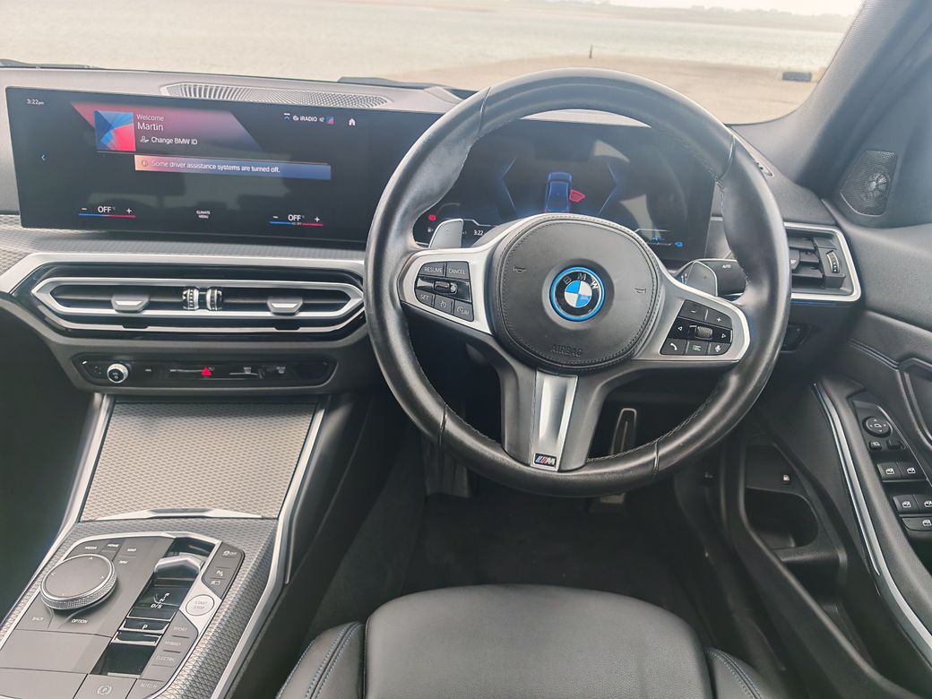2023 BMW 330