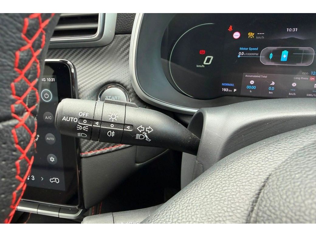 2025 MG ZS