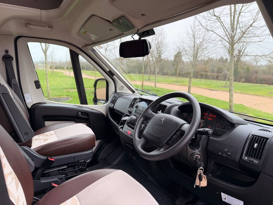 2016 BAILEY APPROACH  AUTOGRAPH 745 R.H.D LOW PROFILE 