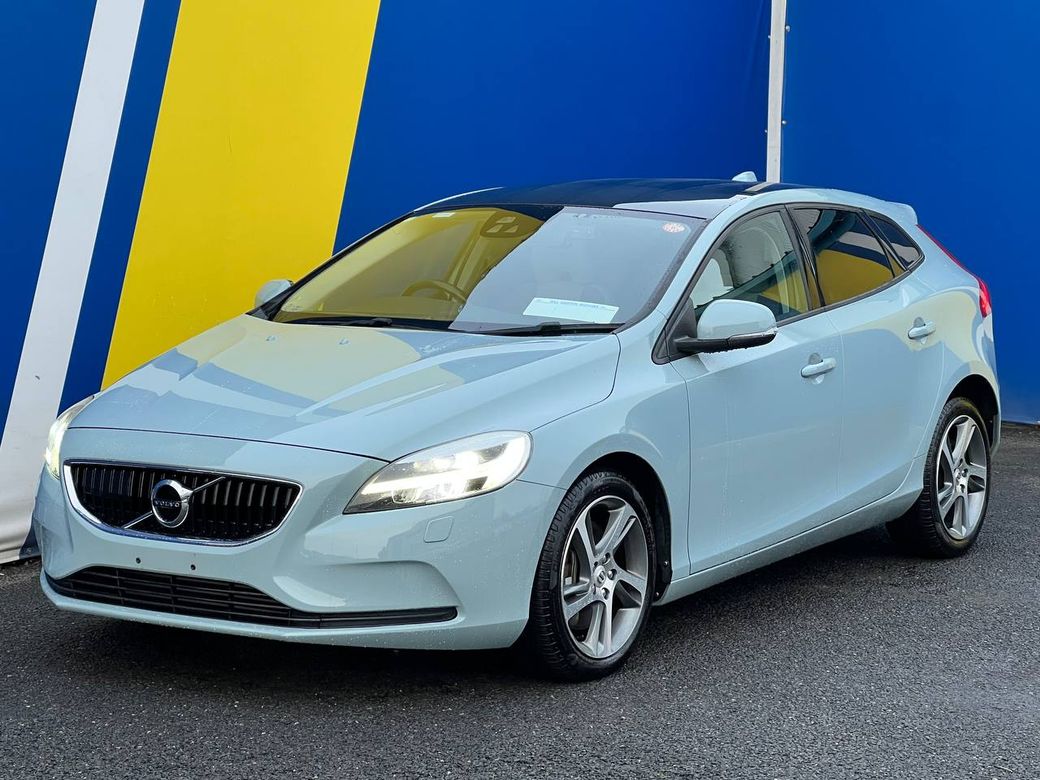 2017 Volvo V40