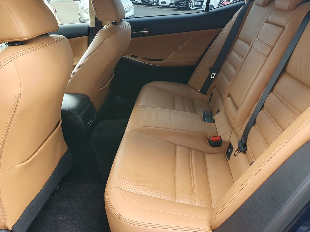 2014 Lexus IS 300h