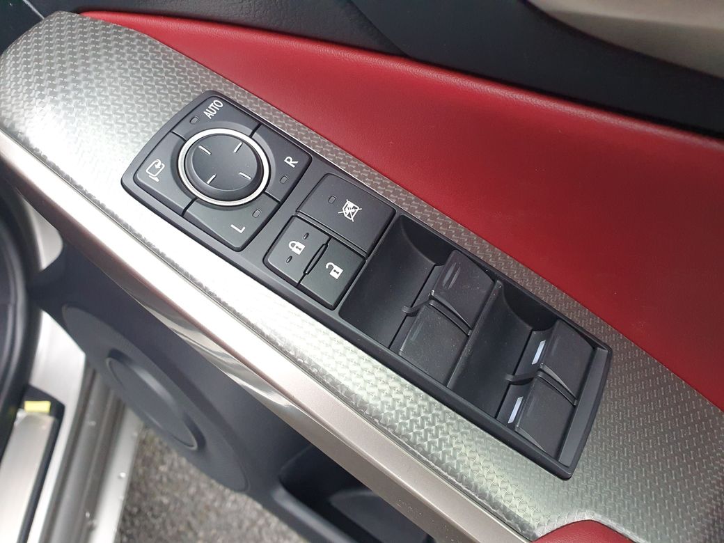 2017 Lexus IS 300h