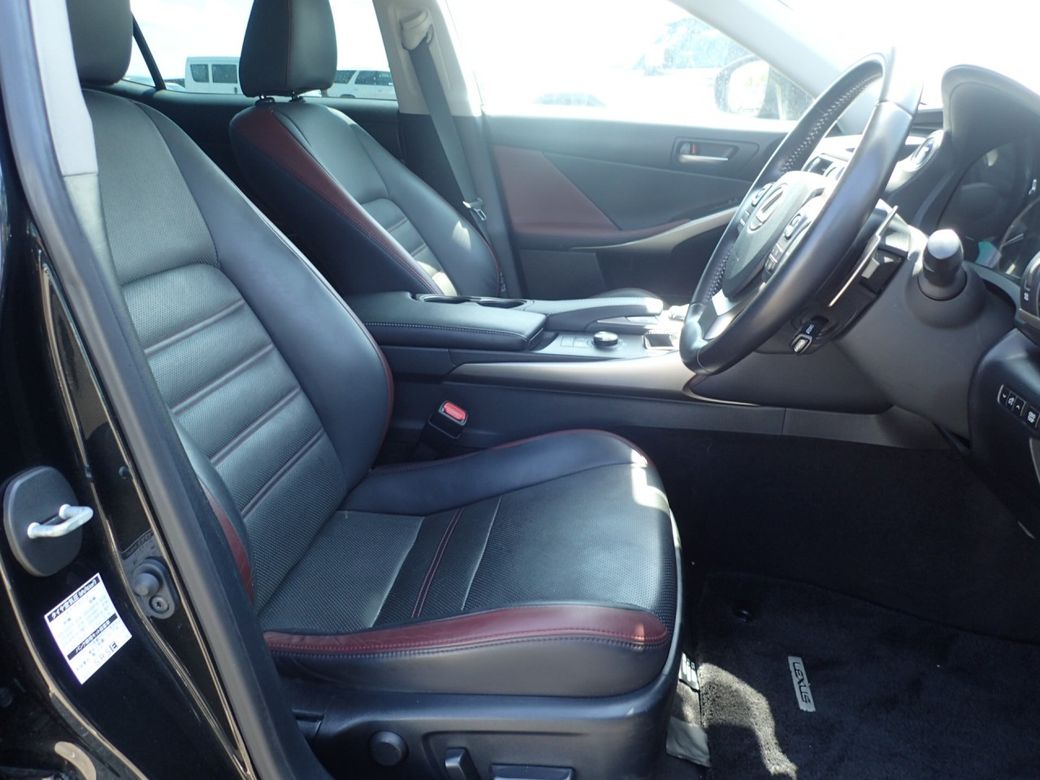 2019 Lexus IS 300h