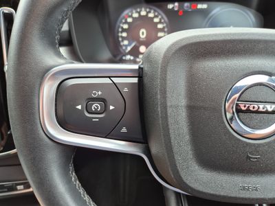 2022 Volvo XC40