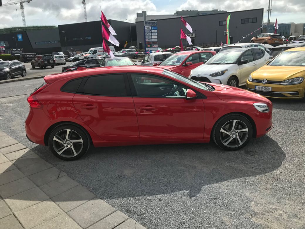 2018 Volvo V40