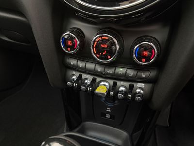 2023 Mini Hatch