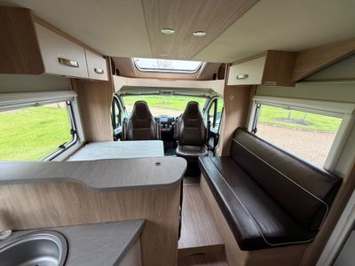 2019 WEINSBERG  CARA SUITE 650 R.H.D 