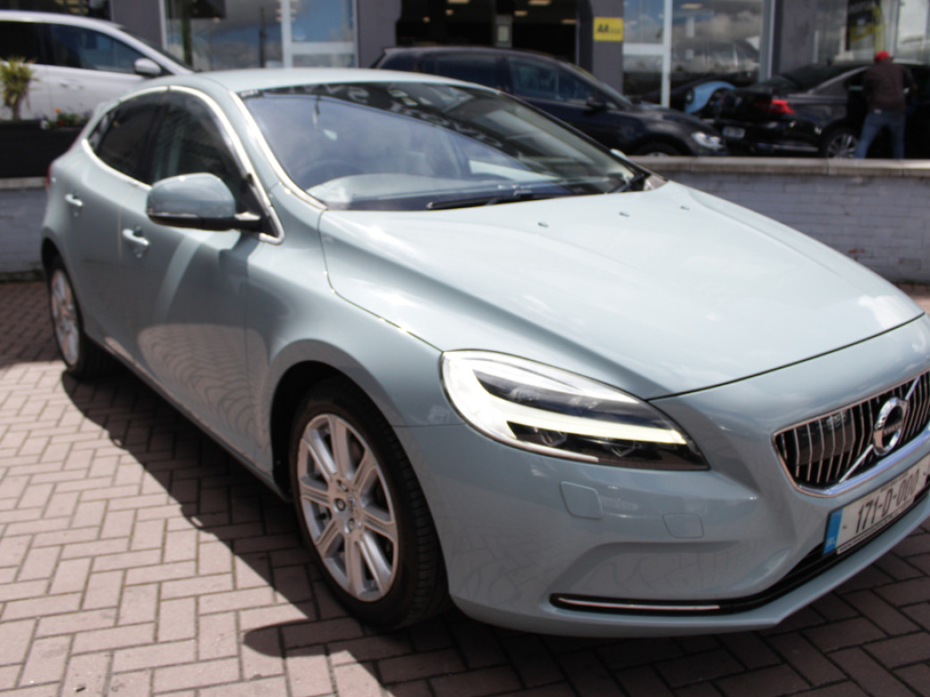 2017 Volvo V40