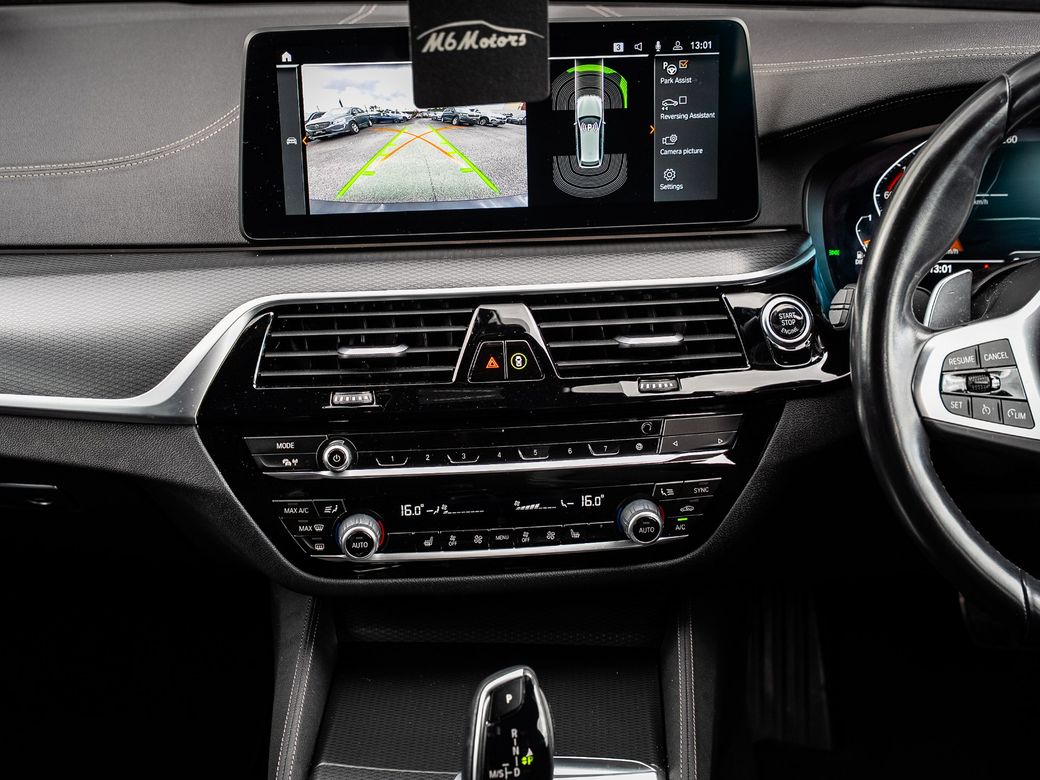 2023 BMW 520