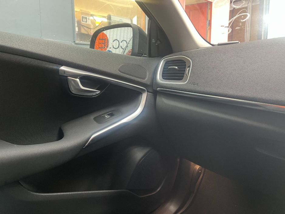 2018 Volvo V40