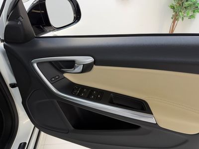 2017 Volvo V60 Cross Country