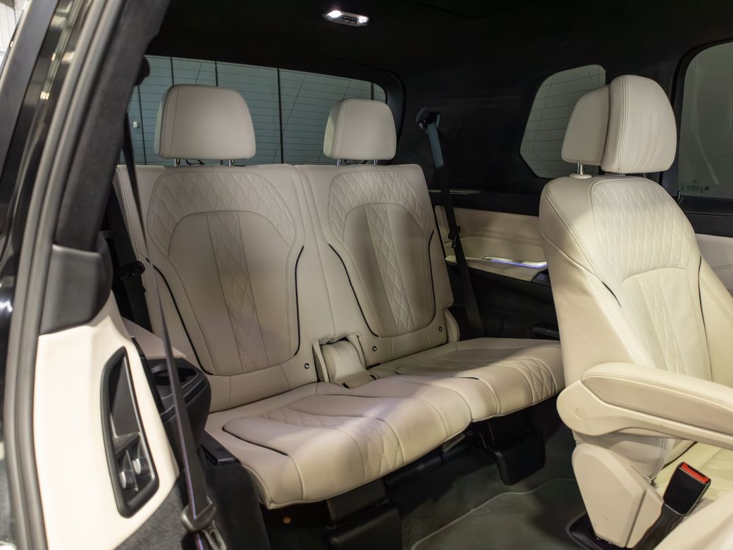 2022 BMW X7