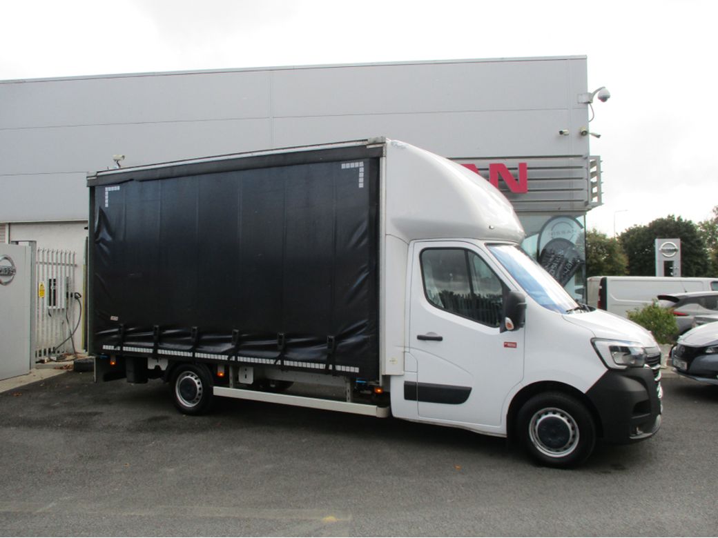 2022 Renault Master