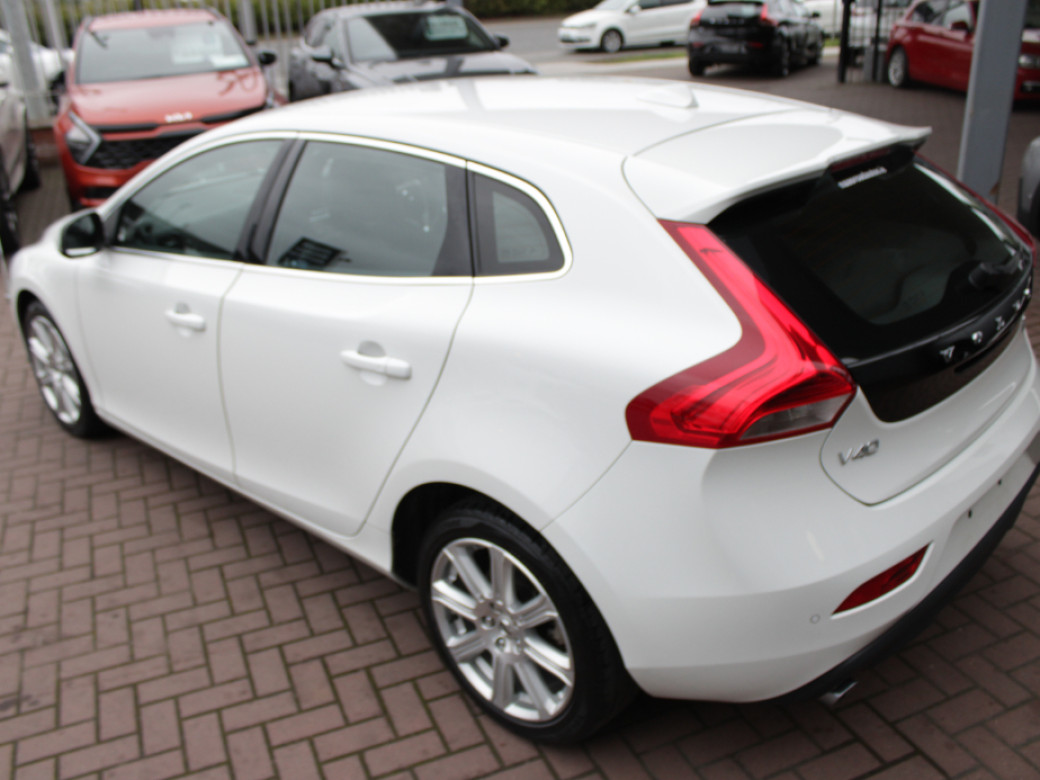 2017 Volvo V40