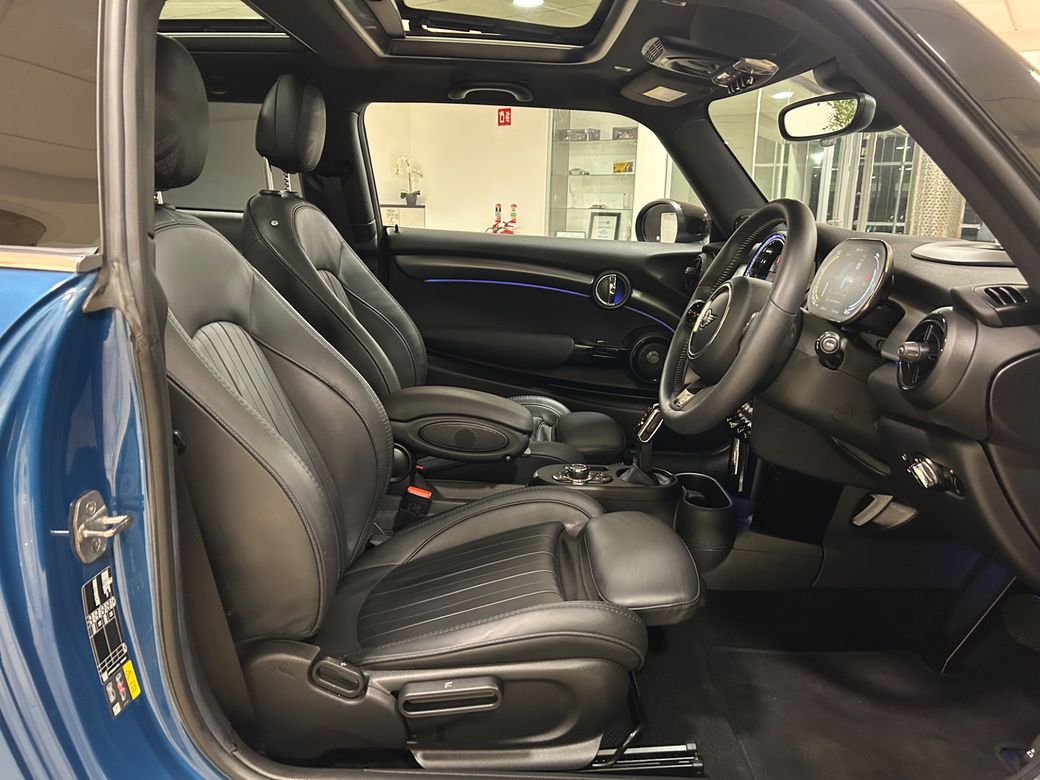 2022 Mini Hatch