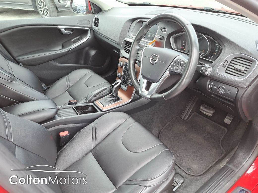 2017 Volvo V40