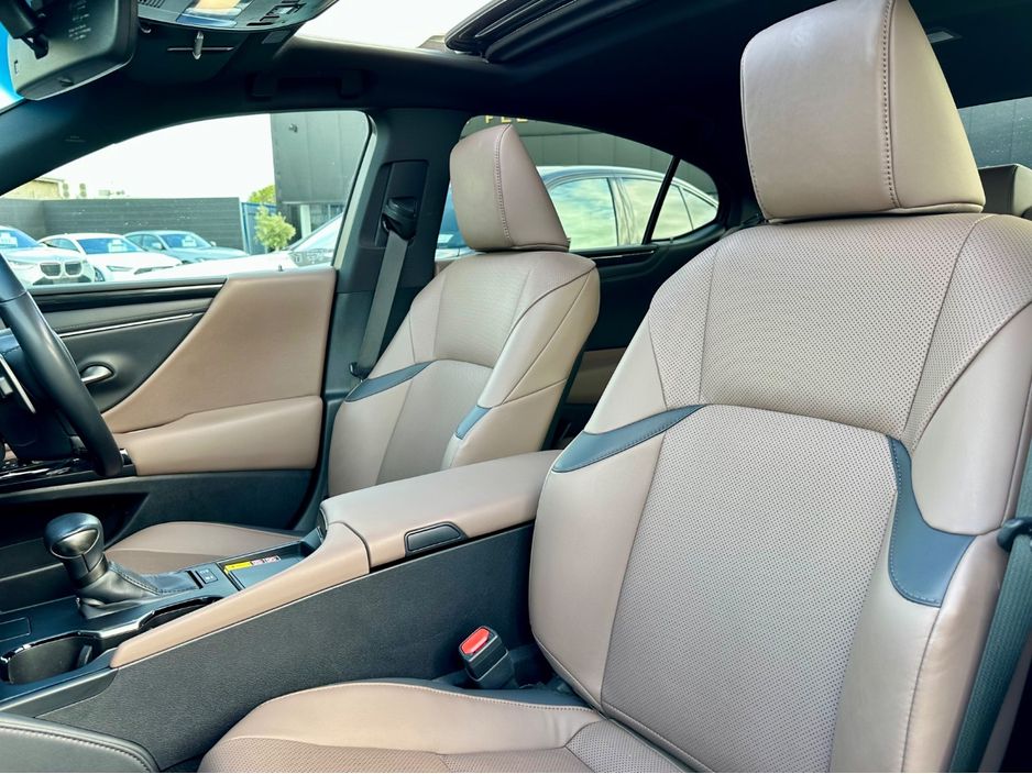 2023 Lexus ES 300h