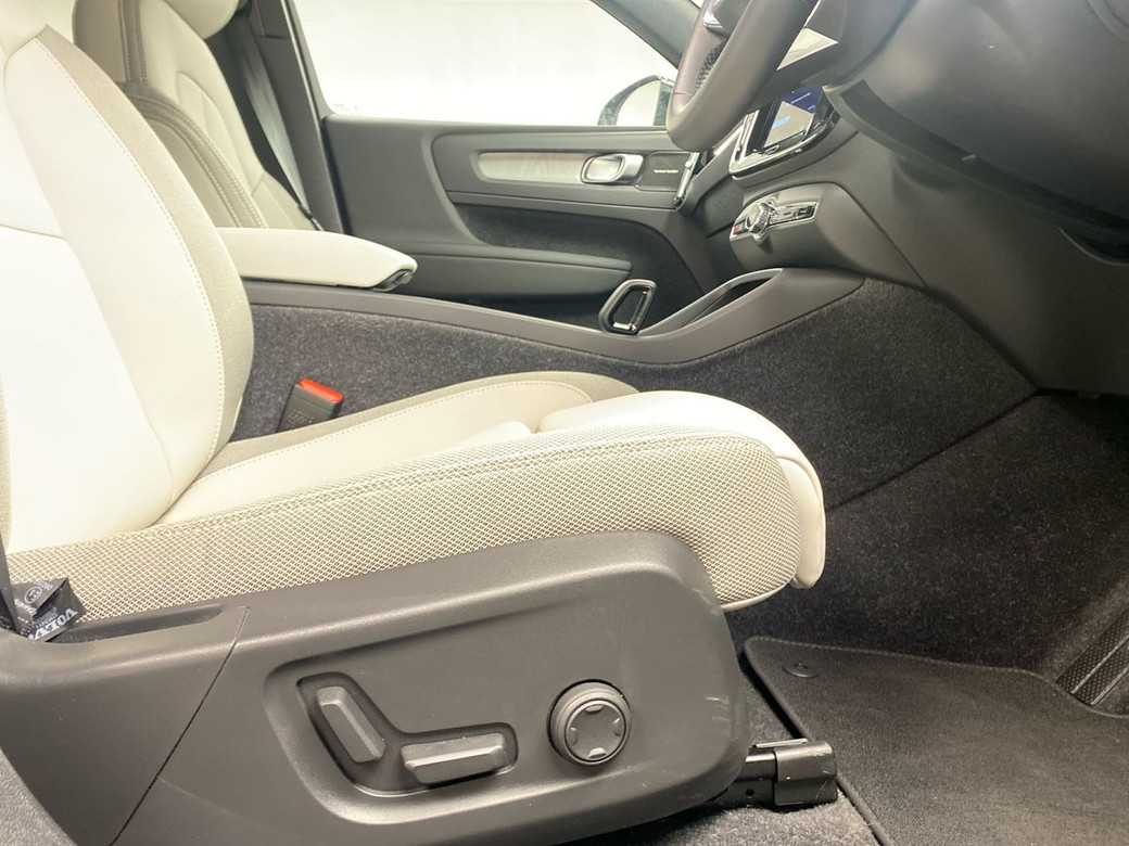 2026 Volvo EX40