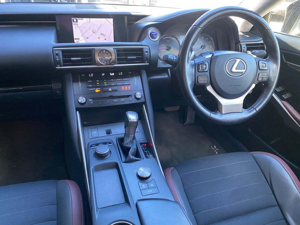 2017 Lexus IS 300h