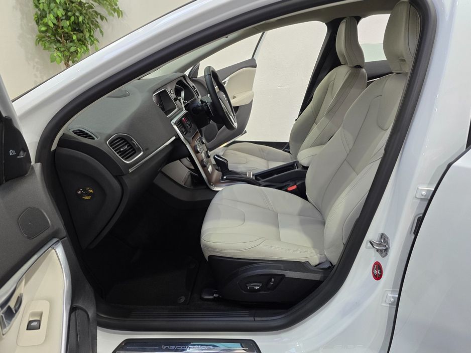 2018 Volvo V40
